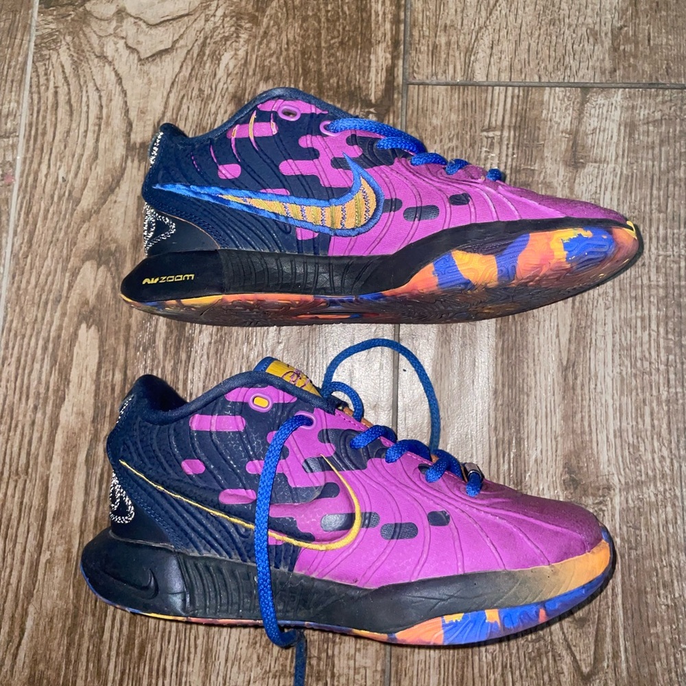 Nike Lebron XXI SE Size 3.5Y